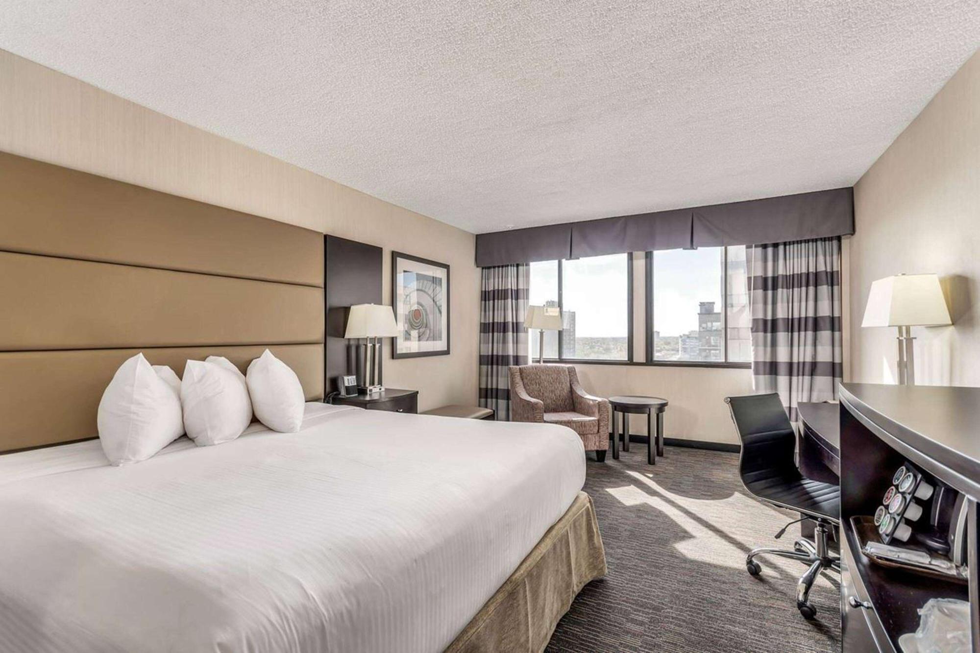 Hotel Ramada Plaza By Wyndham Regina Downtown Exterior foto